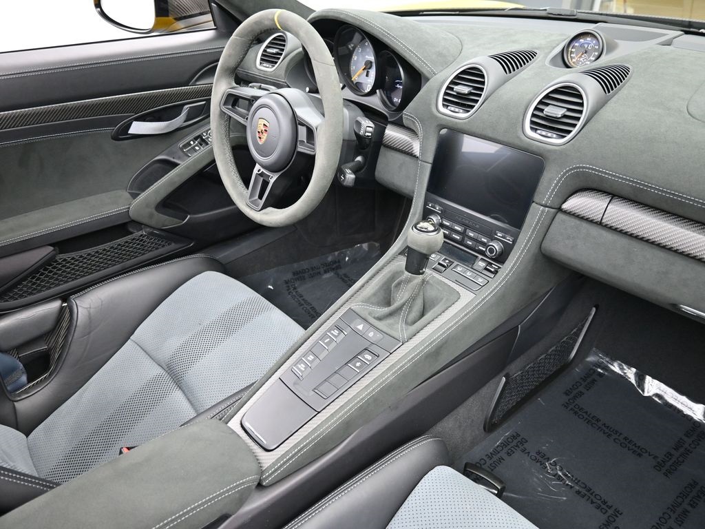 2024 Porsche Boxster Spyder photo 8
