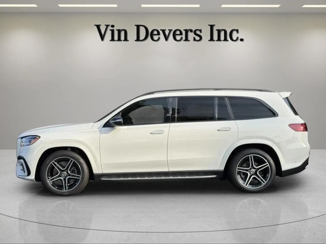 2025 Mercedes Benz GLS 450 4MATIC photo 3