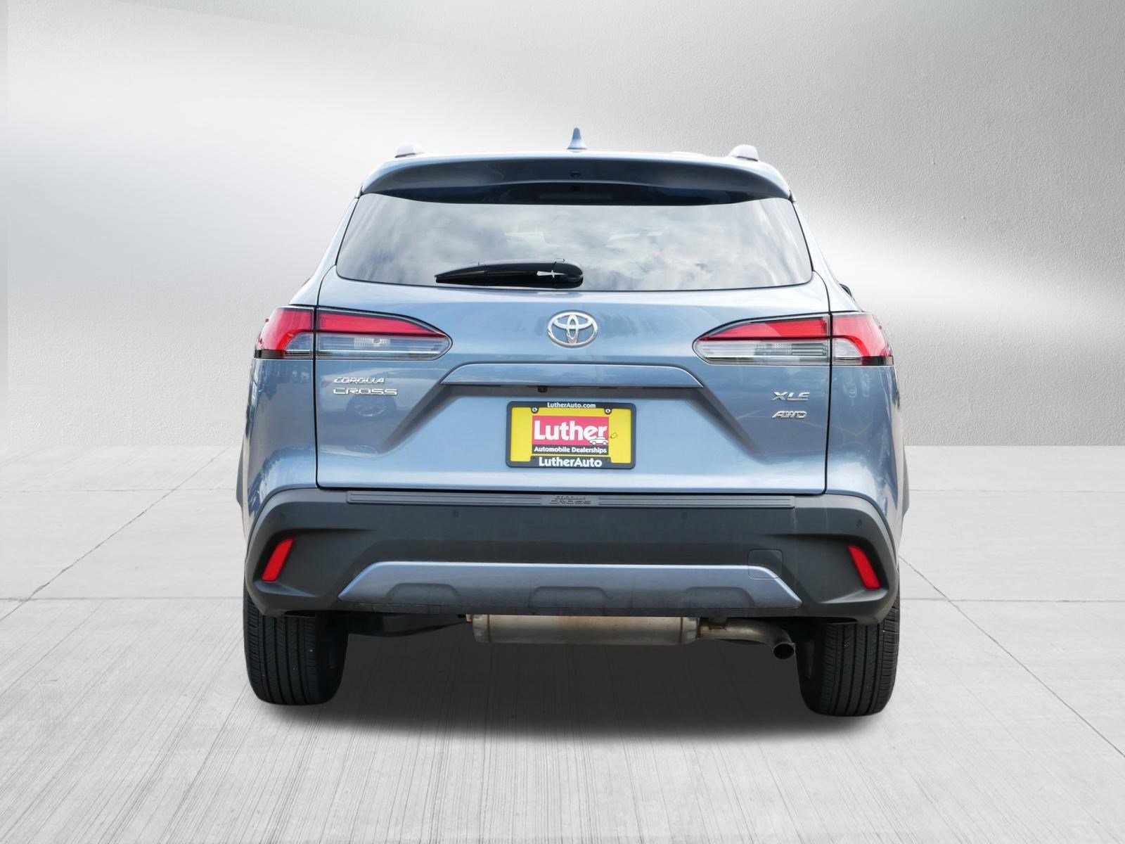 2022 Toyota Corolla Cross XLE photo 6