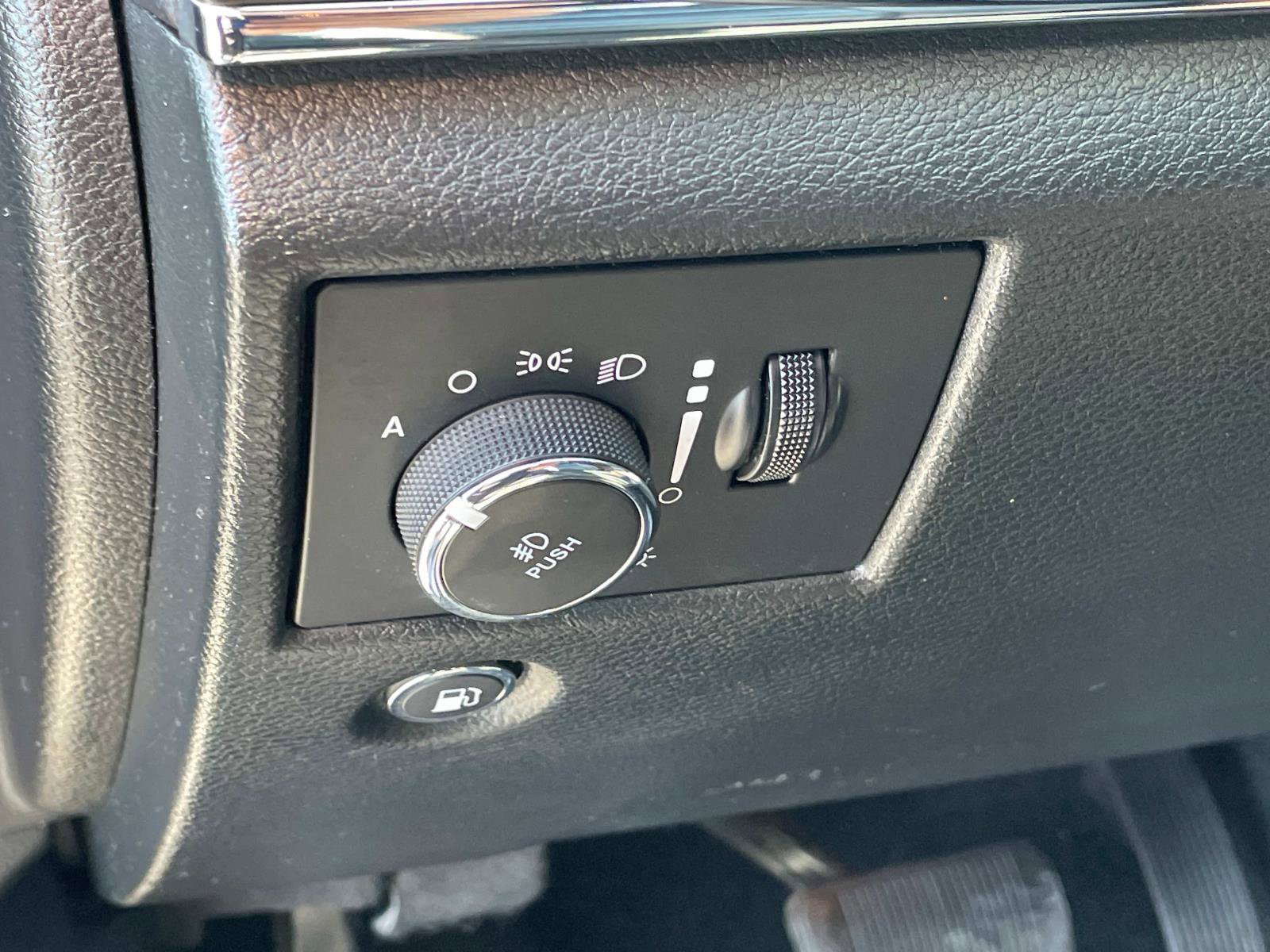 2021 Jeep Grand Cherokee Anniversary Edition photo 21
