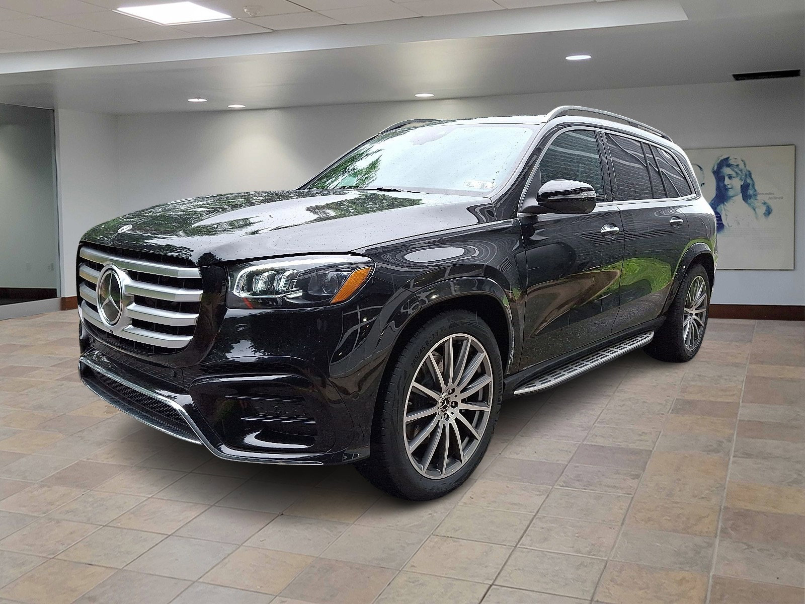 2025 Mercedes Benz GLS 580 4MATIC photo 3