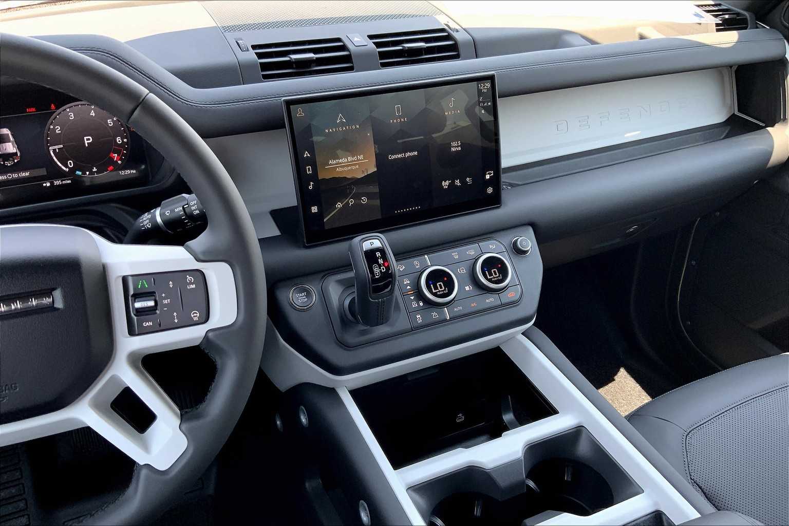 2025 Land Rover Defender X-Dynamic SE photo 6