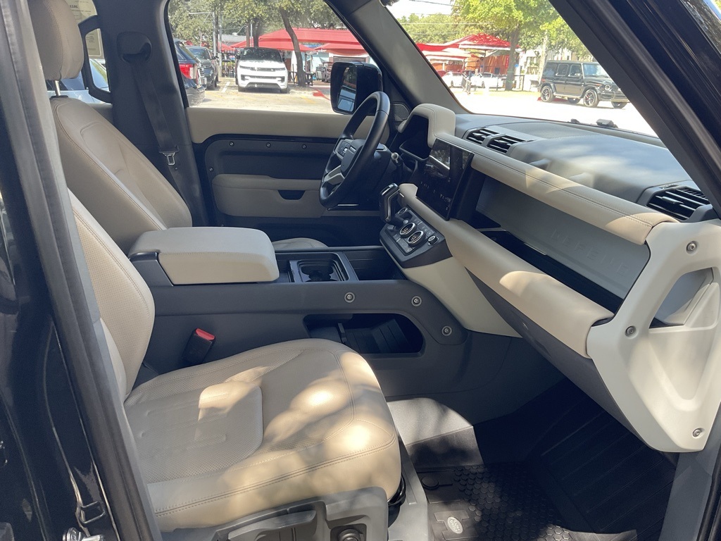 2022 Land Rover Defender 110 S photo 14