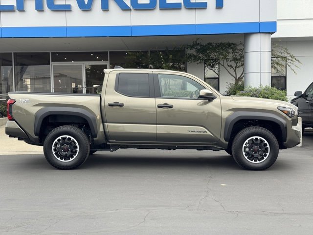 2025 Toyota Tacoma TRD 4x4 photo 3
