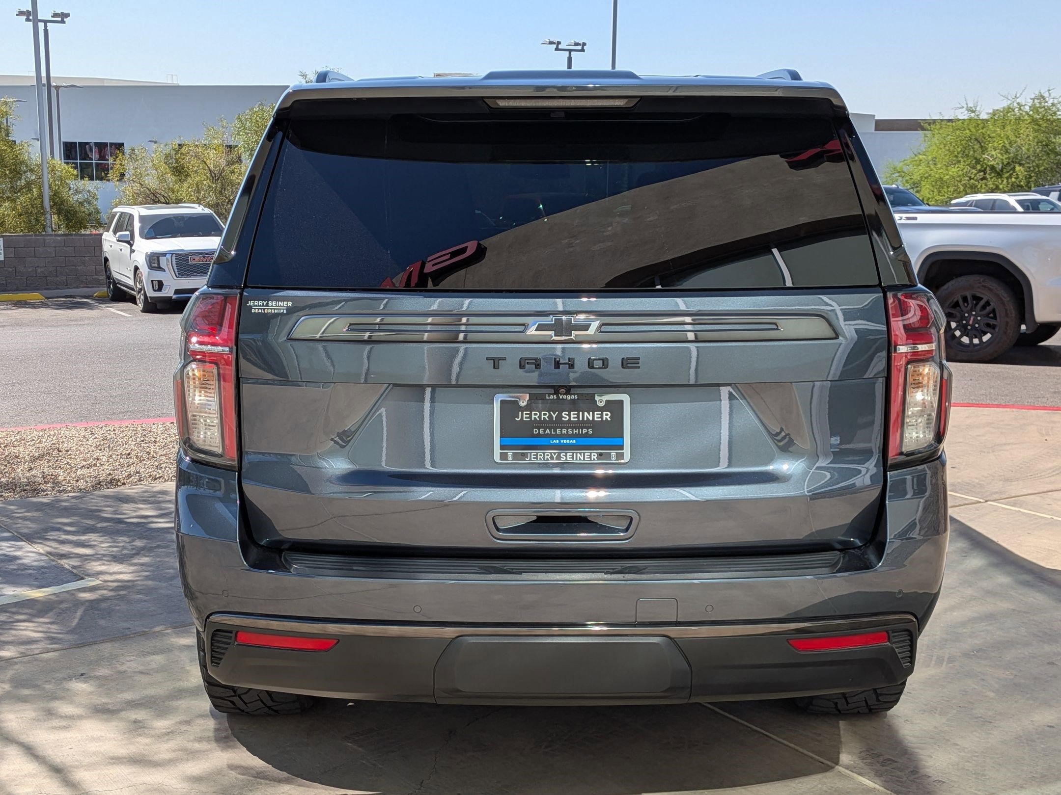 2021 Chevrolet Tahoe Z71 photo 2