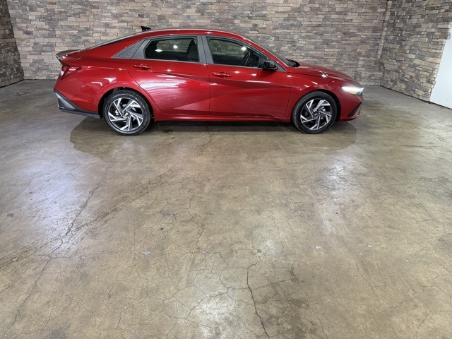 2025 Hyundai Elantra SEL Sport photo 4