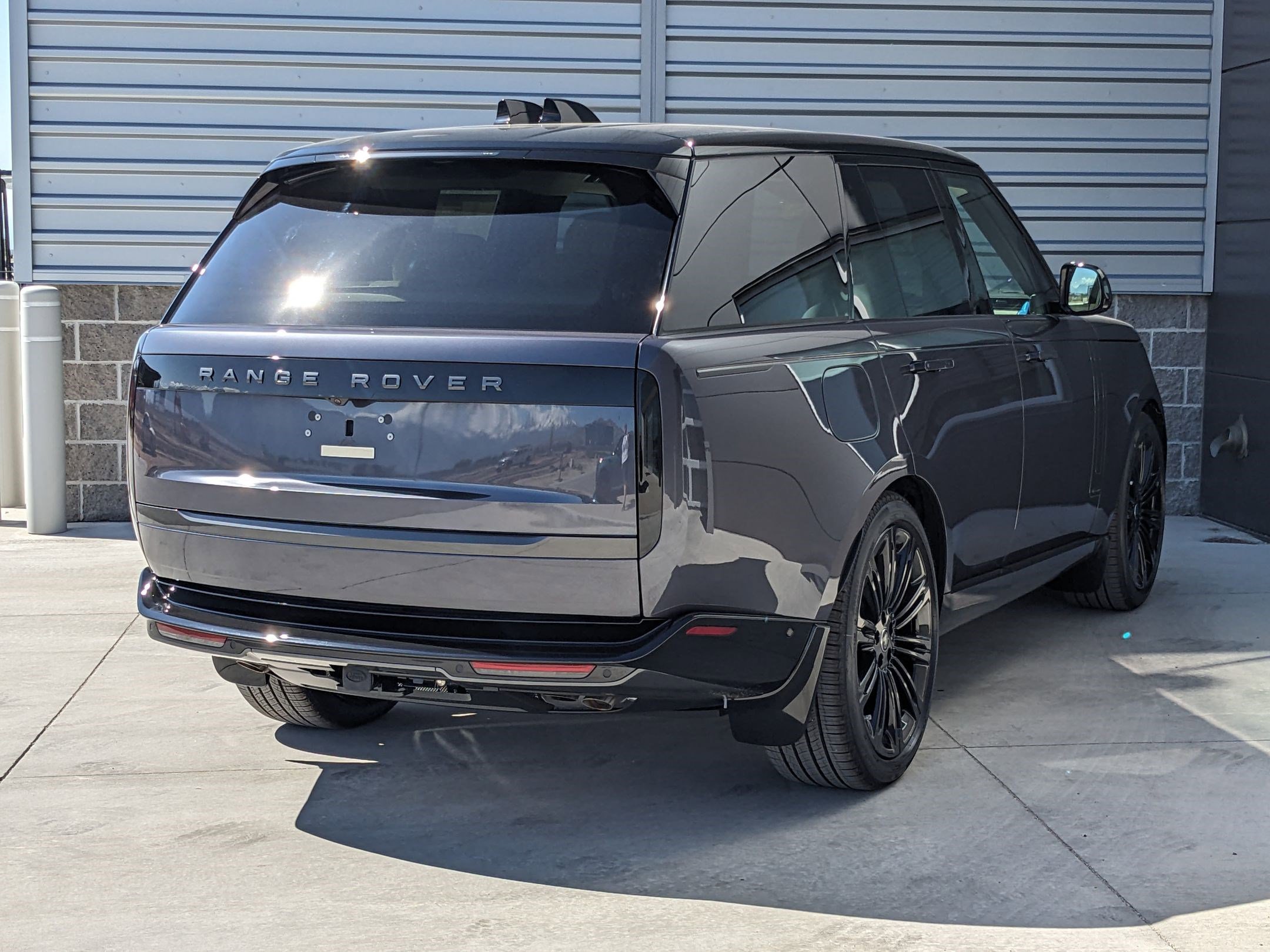 2025 Land Rover Range Rover Autobiography photo 3