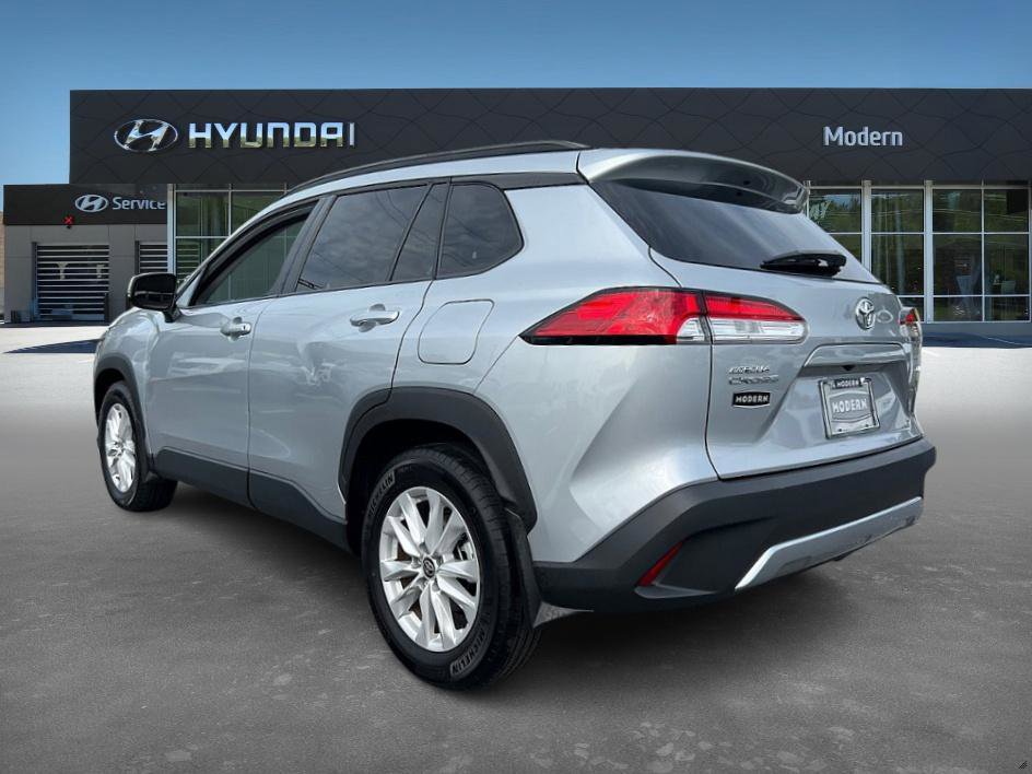 2023 Toyota Corolla Cross LE photo 4
