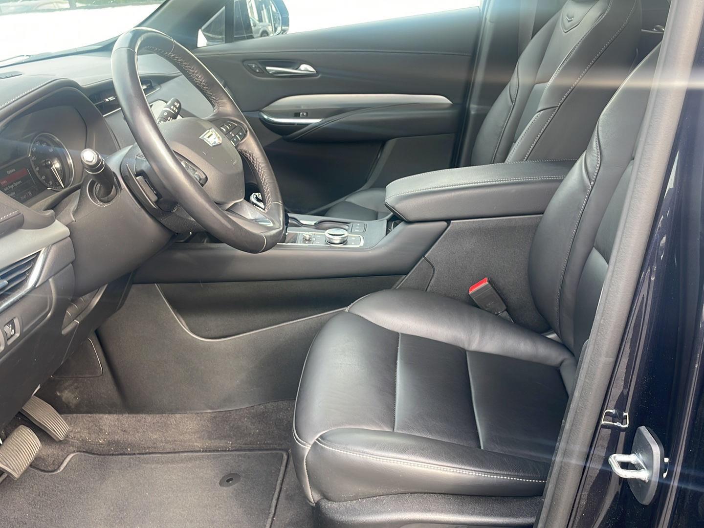 2023 Cadillac XT4 Premium Luxury photo 4