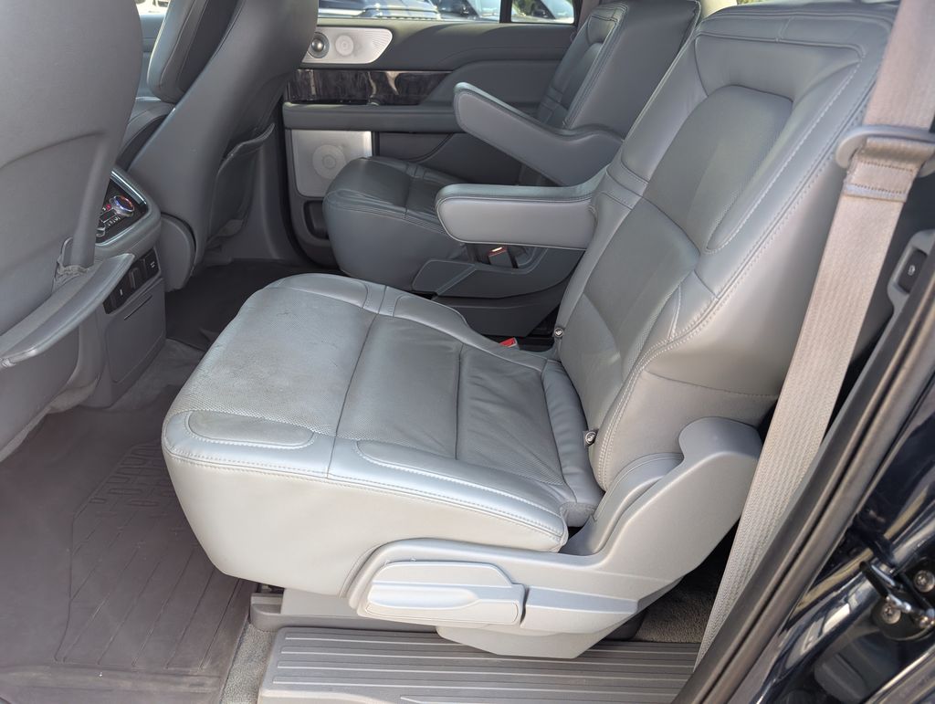 2021 Lincoln Navigator L Reserve photo 10