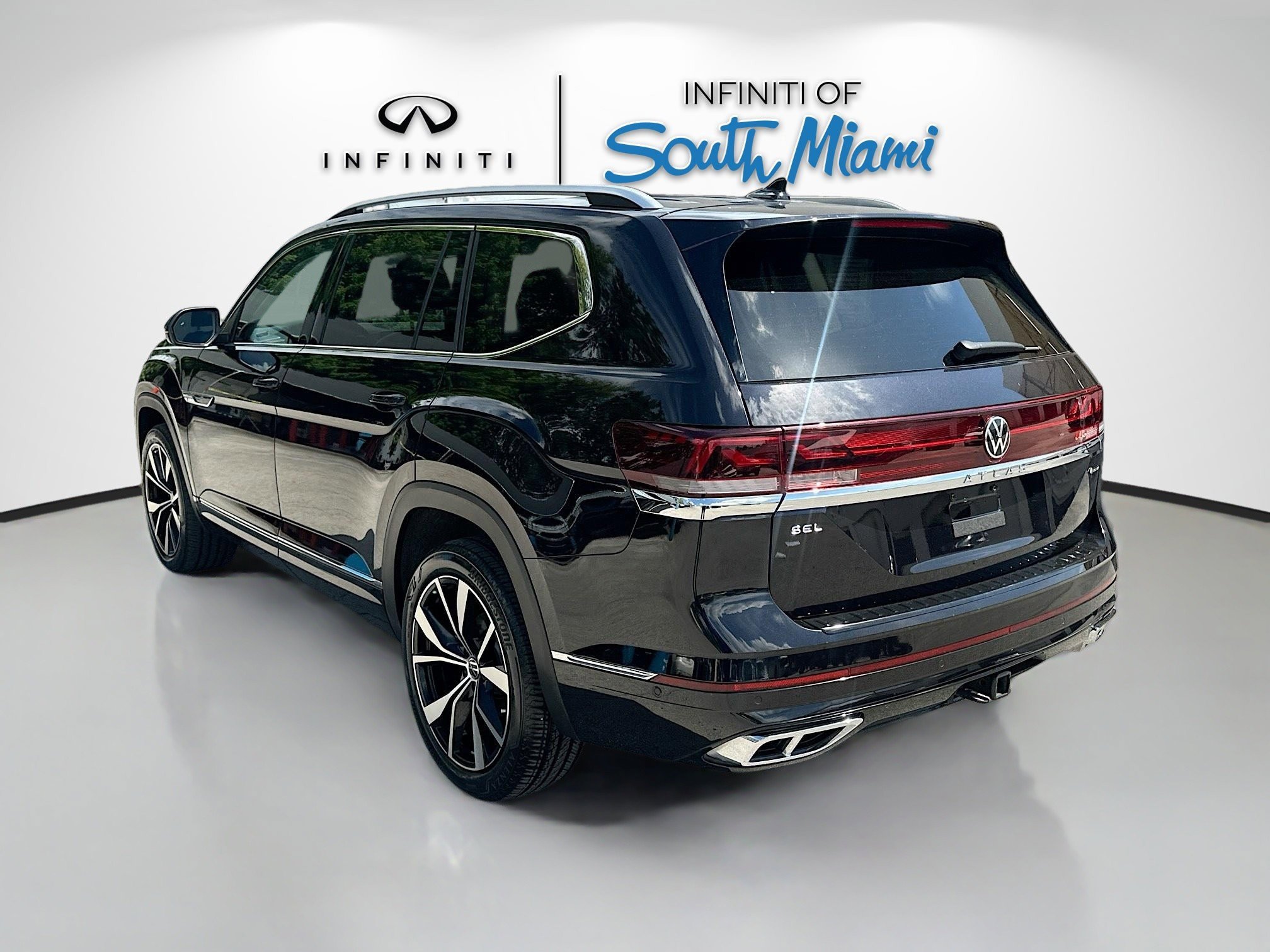 2024 Volkswagen Atlas SEL Premium R-Line photo 2