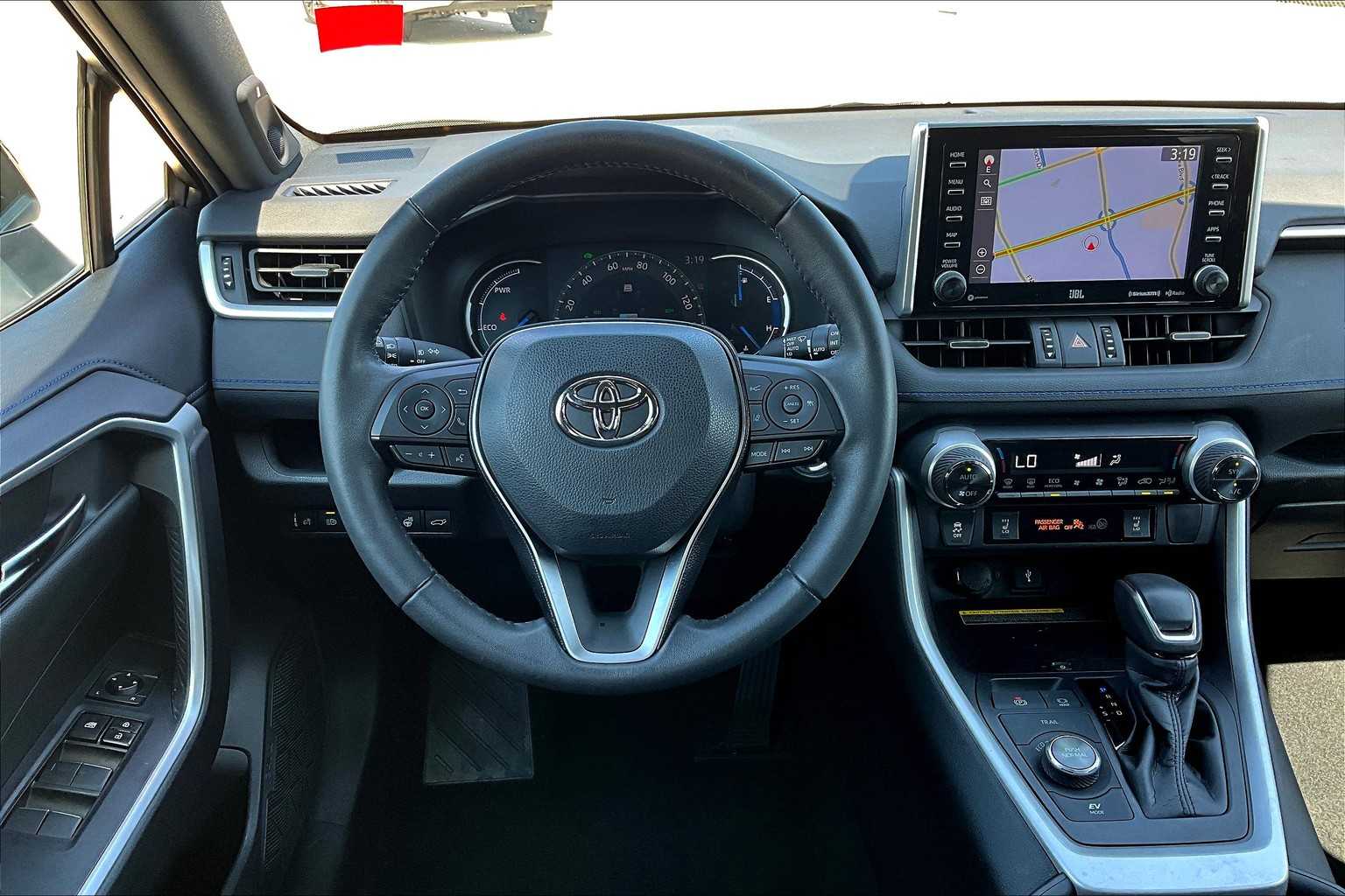2021 Toyota RAV4 Hybrid XSE photo 5