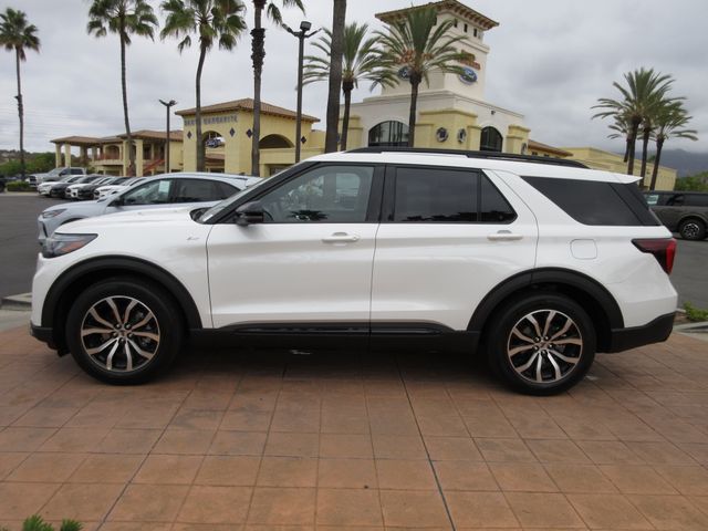 2025 Ford Explorer ST-LINE's photo