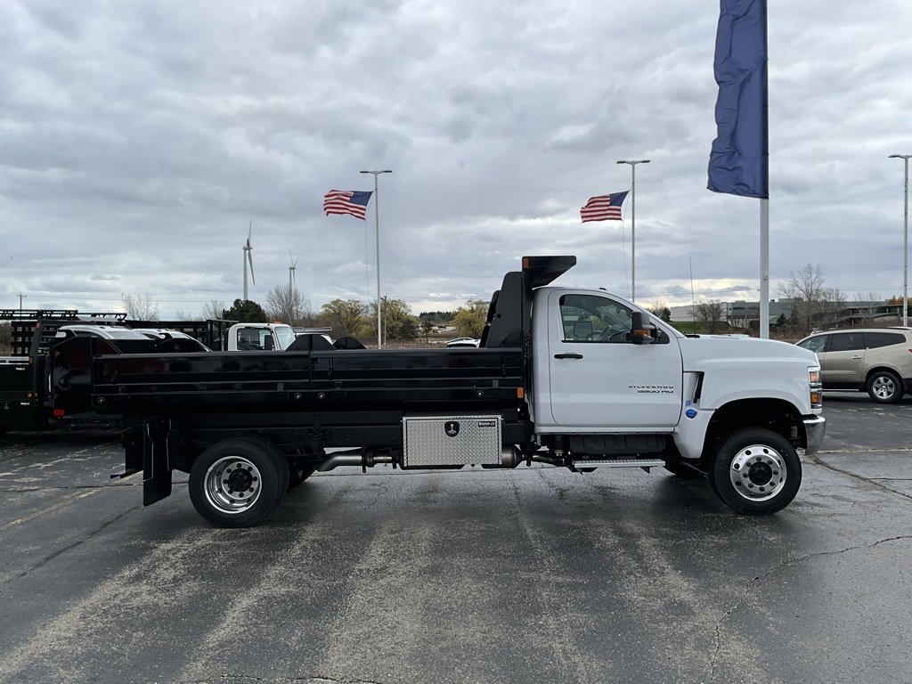 2024 Chevrolet Silverado 5500HD Work Truck photo 2