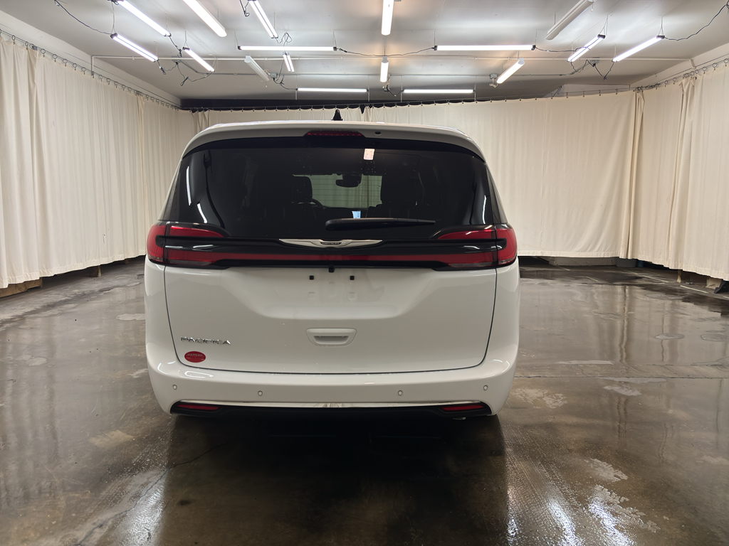 2026 Chrysler Pacifica photo 6