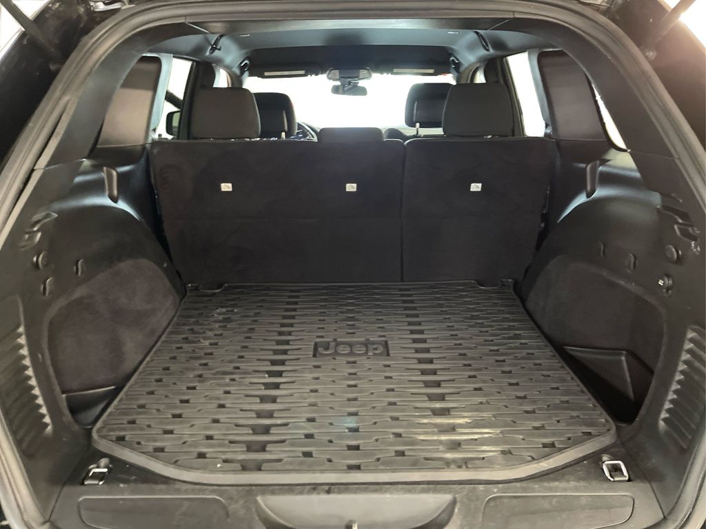 2020 Jeep Grand Cherokee Laredo E photo 17