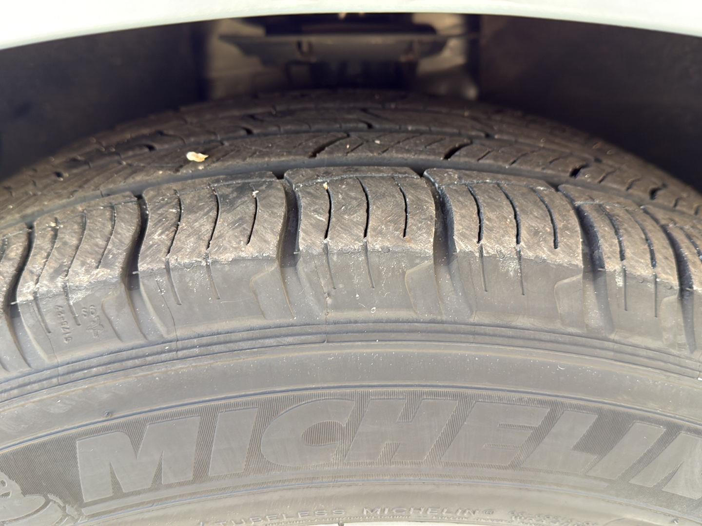 2024 Ford Edge SEL photo 3