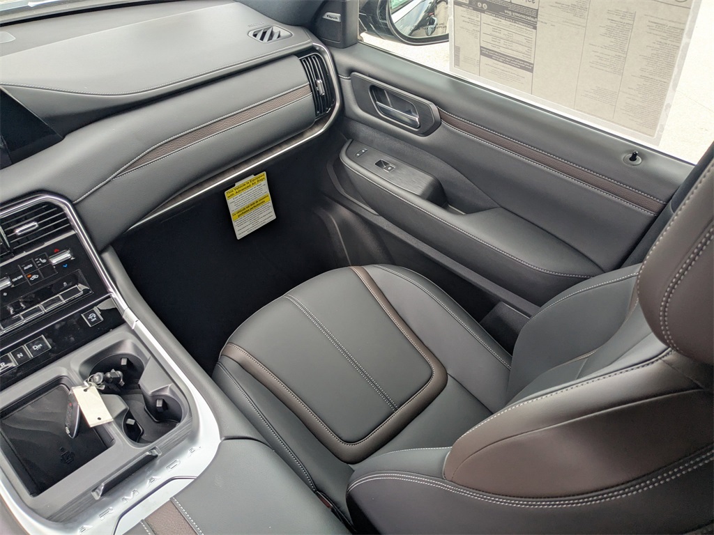 2026 Nissan Armada SL photo 15