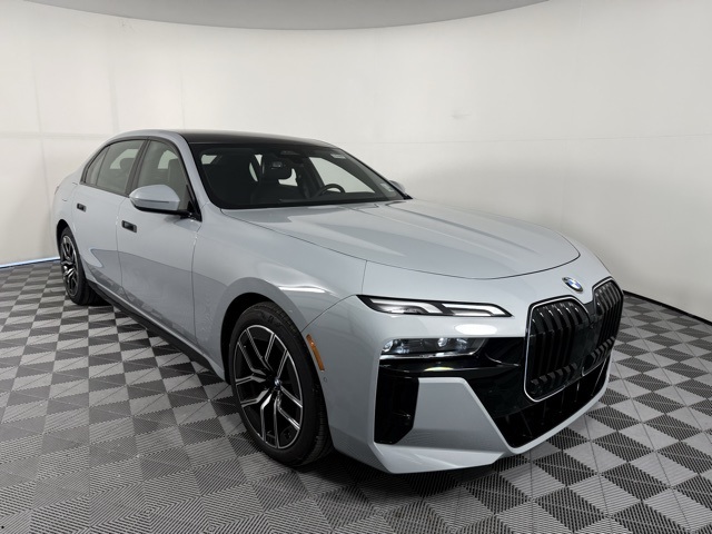 2025 BMW 7 Series 740i's photo
