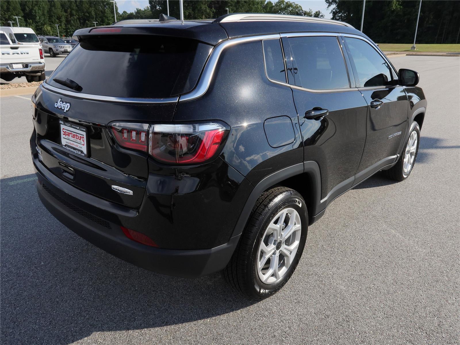 2025 Jeep Compass Latitude photo 4