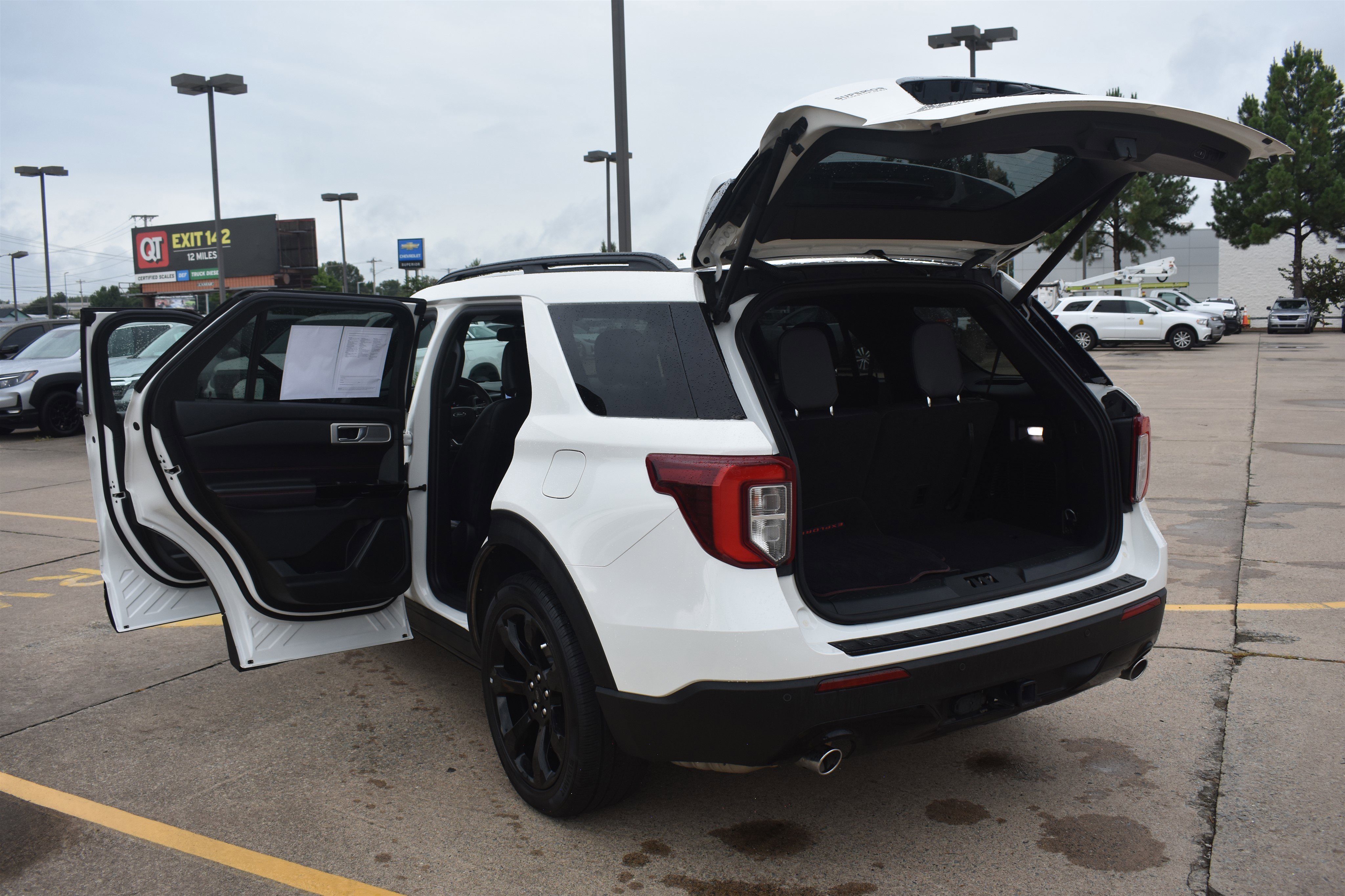 2023 Ford Explorer ST-Line photo 10