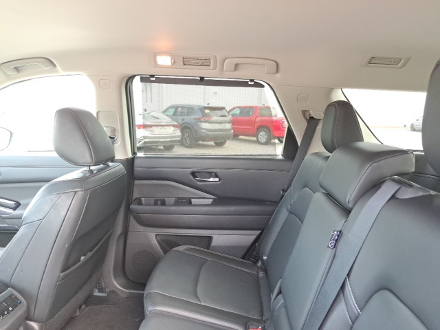 2022 Nissan Pathfinder SL photo 12