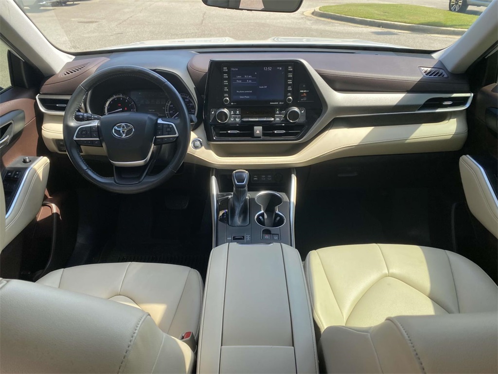 2022 Toyota Highlander XLE photo 9