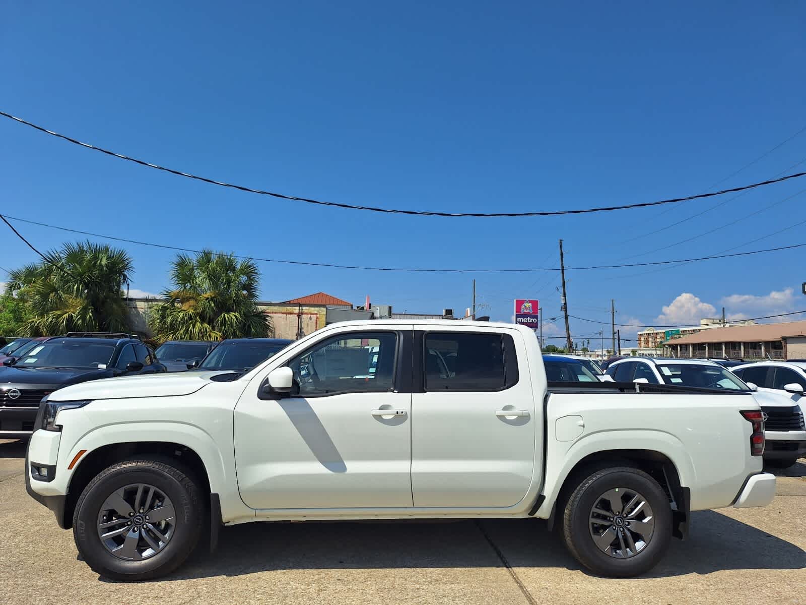 2025 Nissan Frontier Crew Cab SV photo 9