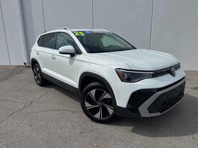 Used 2025 Volkswagen Taos SE with VIN 3VVVC7B26SM011767 for sale in Kansas City