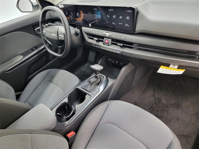2025 Kia K4 LXS photo 18