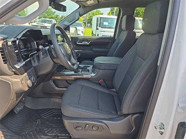 2025 Chevrolet Silverado 1500 LT photo 6