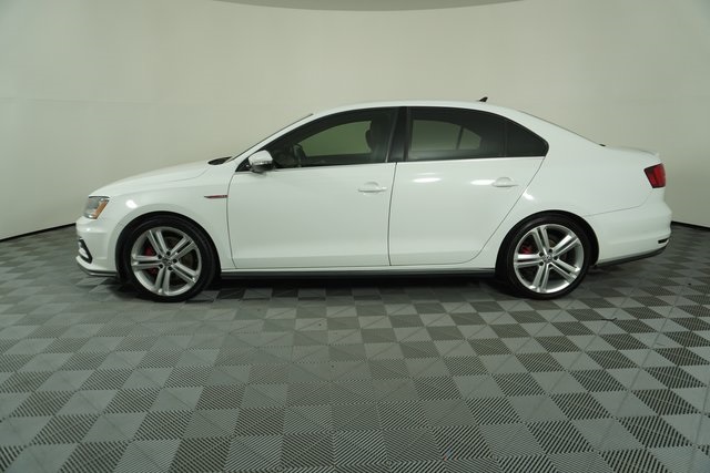 2017 Volkswagen Jetta GLI photo 4