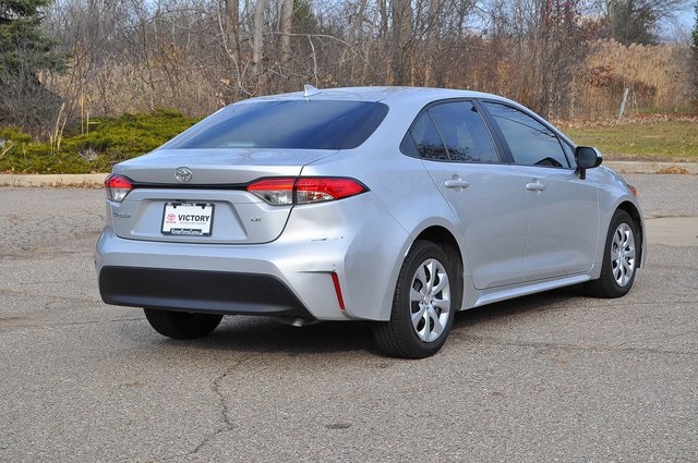 2024 Toyota Corolla LE photo 3