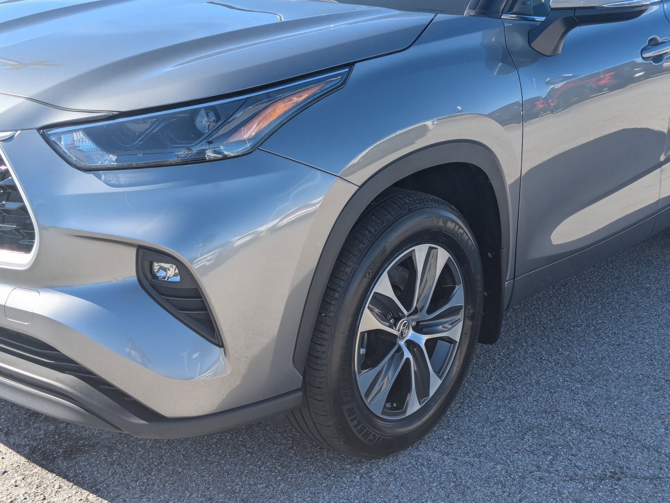 2025 Toyota Highlander XLE photo 6
