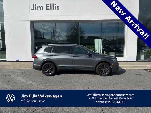 2023 Volkswagen Tiguan SE's photo
