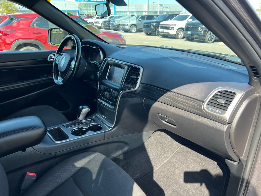 2020 Jeep Grand Cherokee Laredo E photo 23