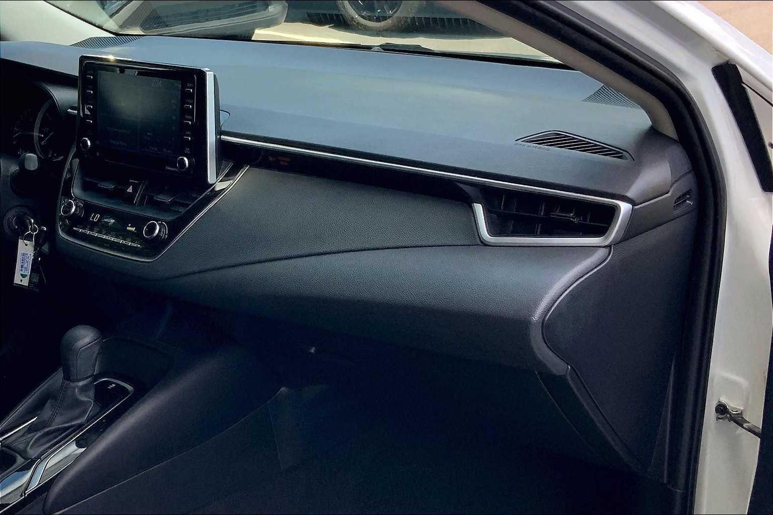 2021 Toyota Corolla LE photo 16