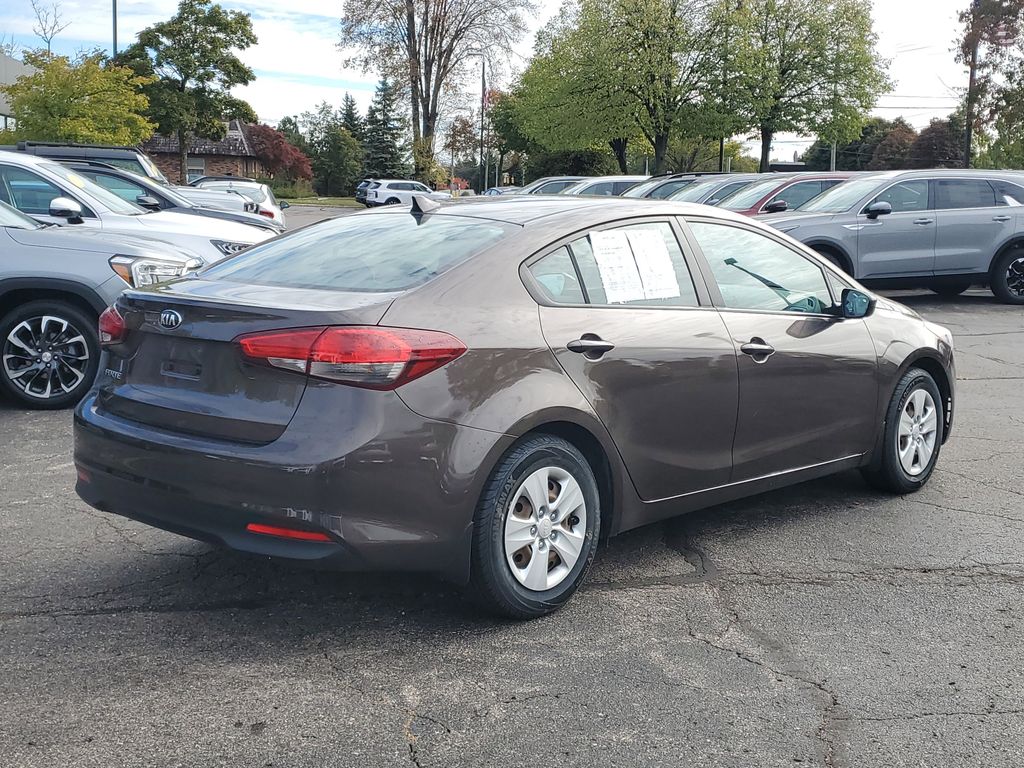 2017 Kia Forte LX Base photo 3