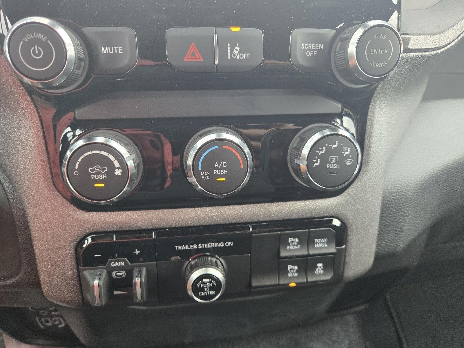 2025 Ram 1500 Tradesman photo 18