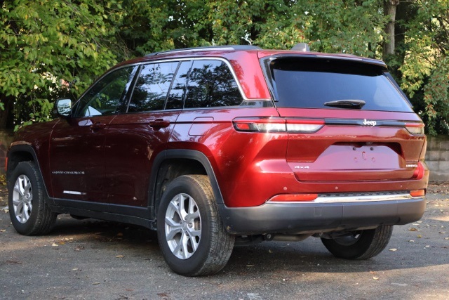 2024 Jeep Grand Cherokee Limited photo 2