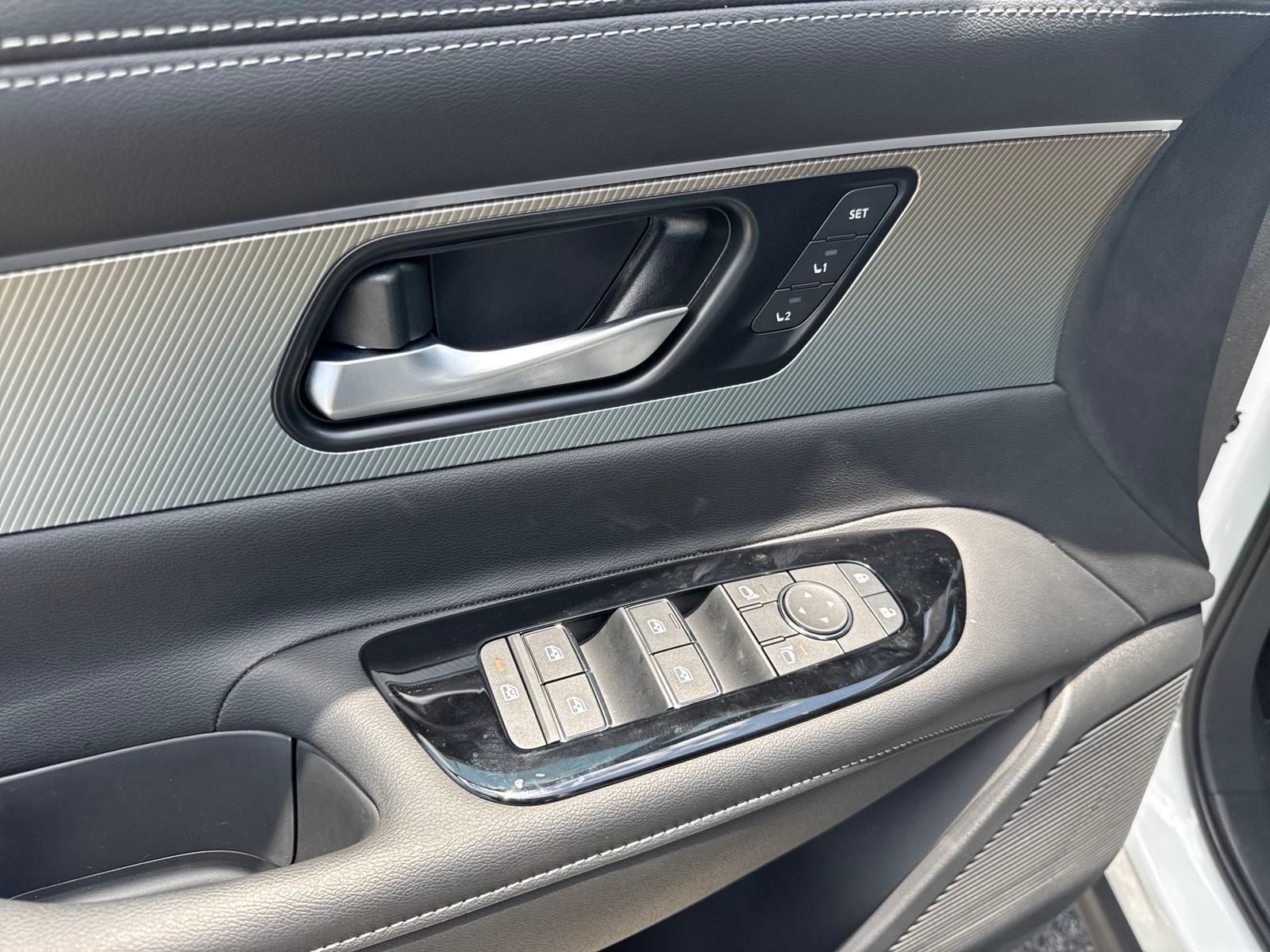 2025 Nissan Murano SL photo 11
