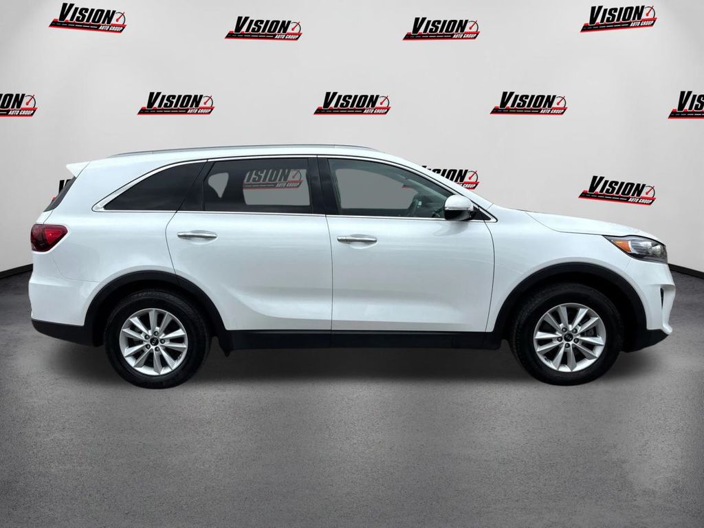 2019 Kia Sorento LX photo 3