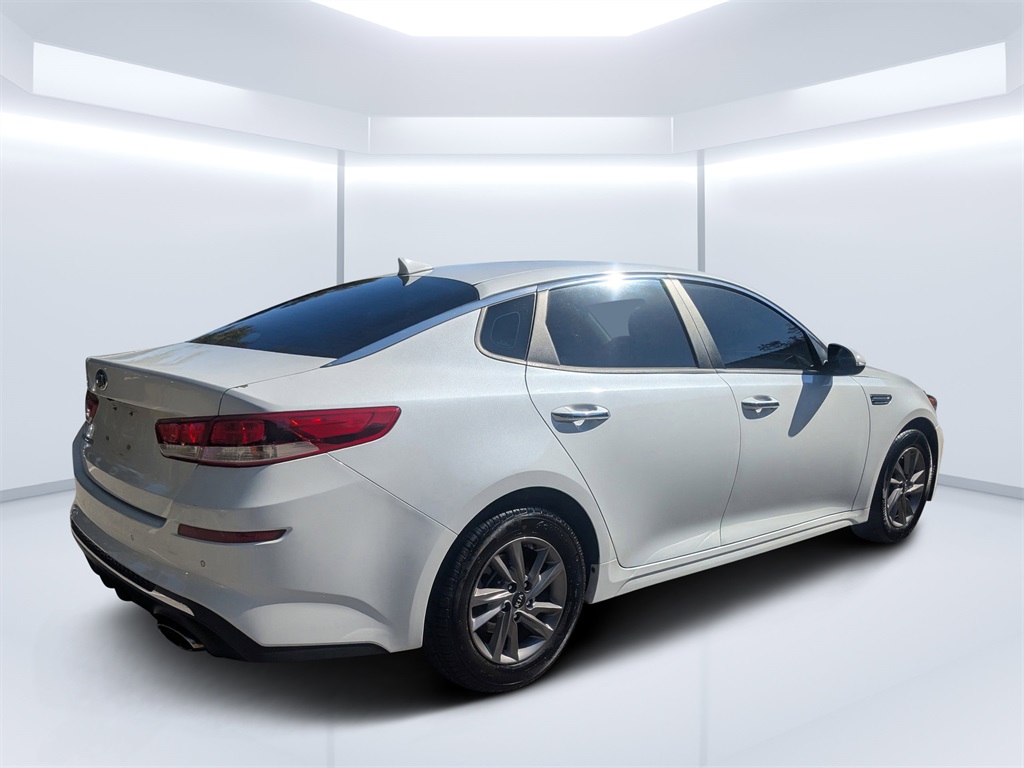2020 Kia Optima LX photo 3