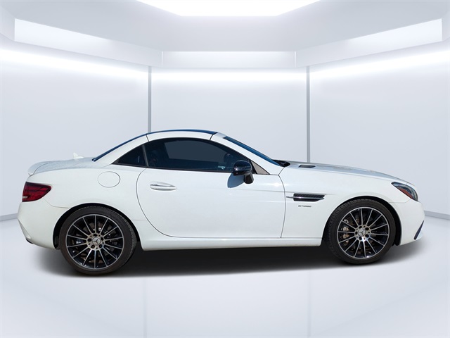 2017 Mercedes Benz SLC 43 AMG photo 2