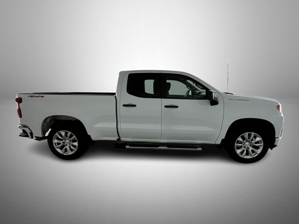 2022 Chevrolet Silverado 1500 Custom photo 4