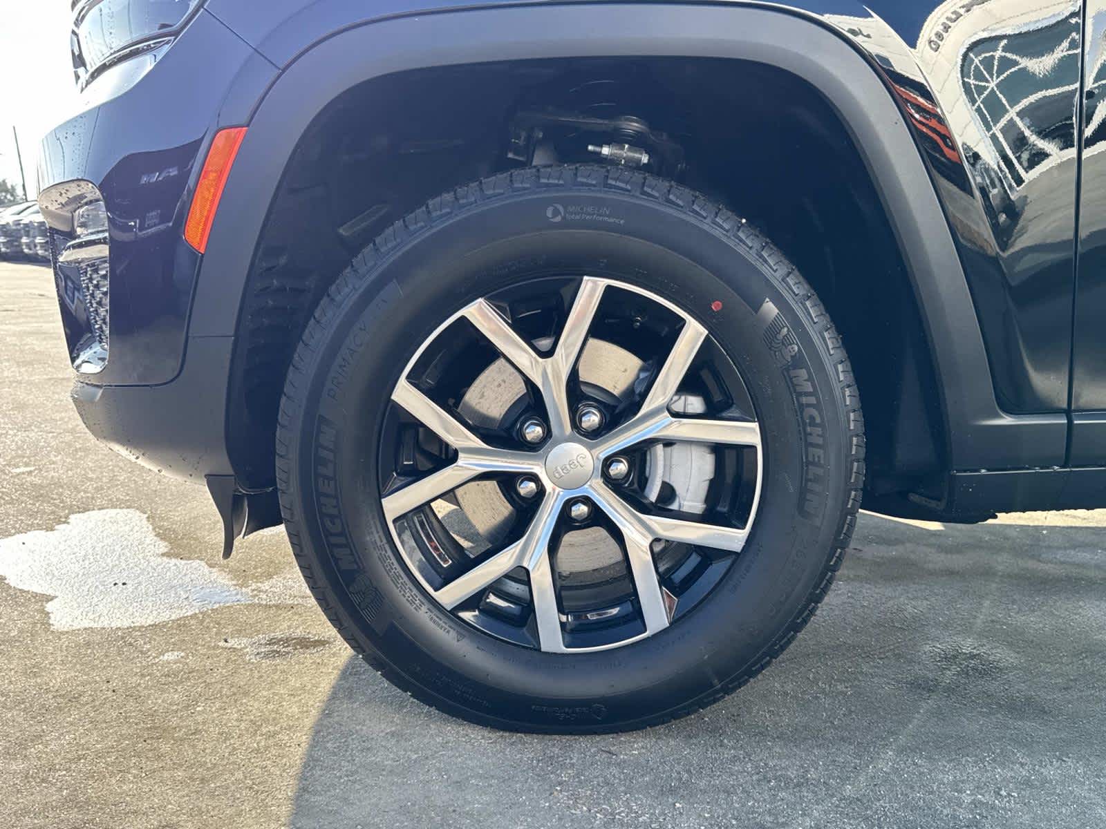 2025 Jeep Grand Cherokee Limited photo 3