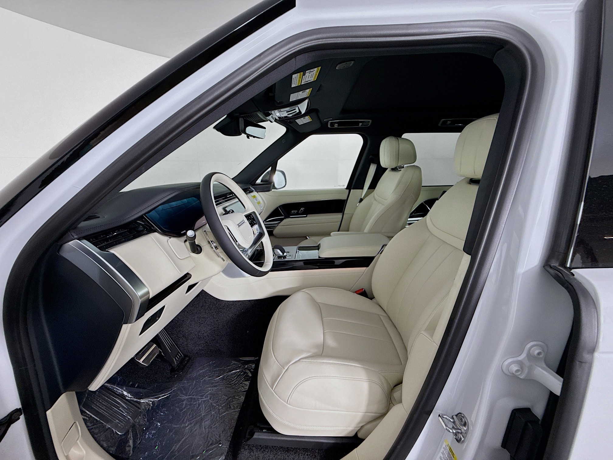2025 Land Rover Range Rover SE photo 12
