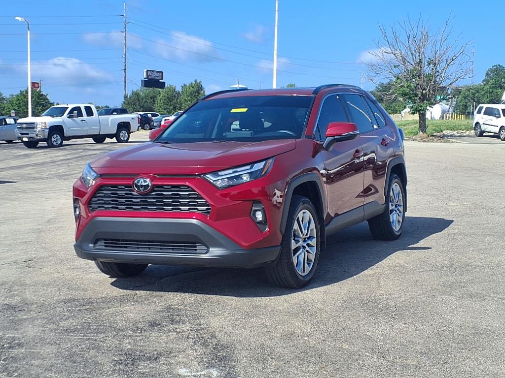 2023 Toyota RAV4 XLE Premium photo 7
