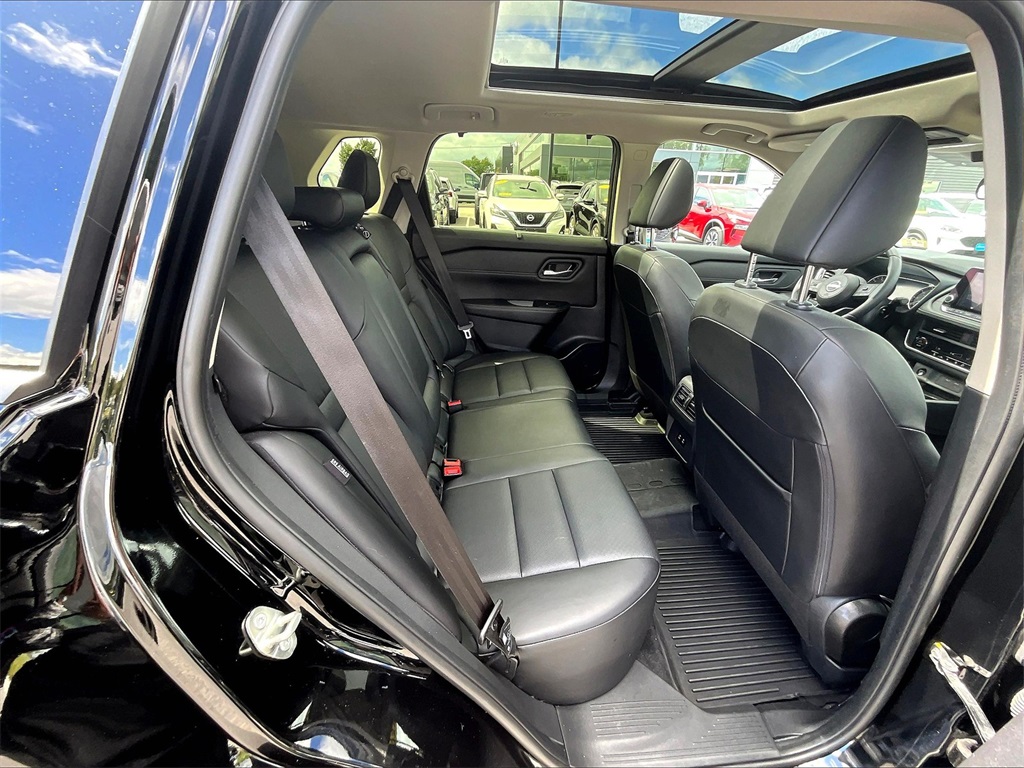 2024 Nissan Rogue SV photo 16