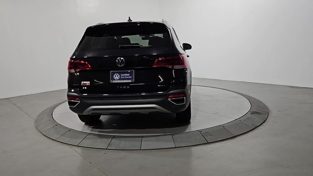2024 Volkswagen Taos SE photo 2